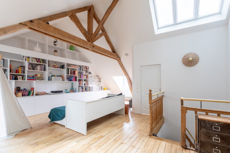 Rénovation entière particulier tourangeau Tours 37 Adhoc Wood demeure patrimoine somptueuse matériau de qualité Indre et Loire travaux haut de gamme architecte intérieur 37 demeure style art déco parquet chêne massif grande hauteur plafond